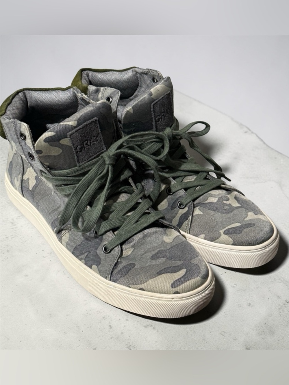 Saks Fifth Avenue  MAN’s  high top sneakers